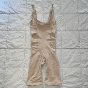 SKIMS (B11) OPEN BUSY BODYSUIT W. OPEN GUSSET NWOT SIZE S/M